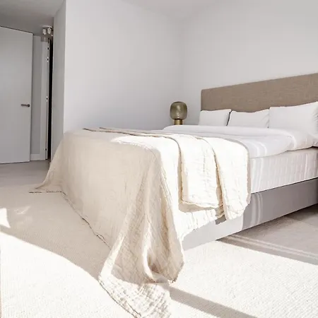 Te- Luxury Resort, Front Line Beach, Families Only Apartment *