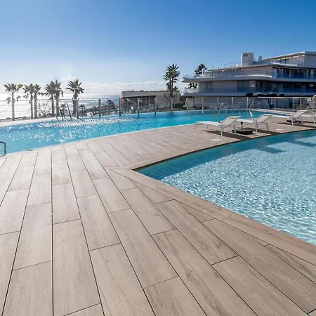 Te- Luxury Resort, Front Line Beach, Families Only Apartment *