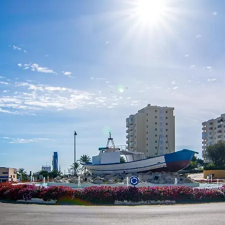 Te- Luxury Resort, Front Line Beach, Families Only