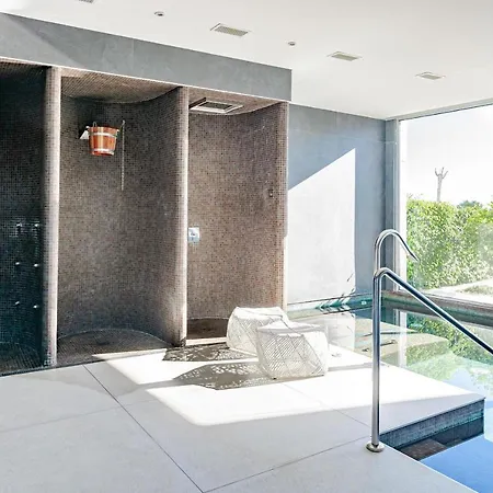 Te- Luxury Resort, Front Line Beach, Families Only *