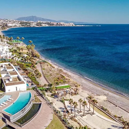 Te- Luxury Resort, Front Line Beach, Families Only Apartment *