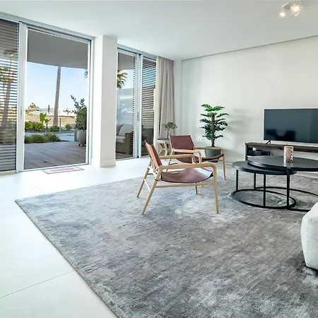 Te- Luxury Front Line Families Only Apartment *