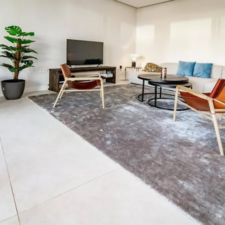 Te- Luxury Resort, Front Line Beach, Families Only