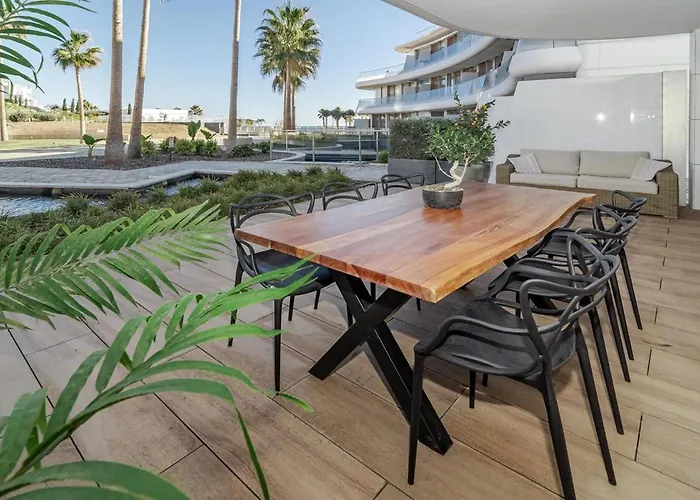 Apartament Te- Luxury Front Line Families Only *