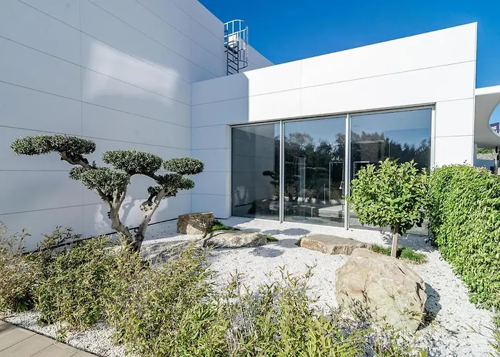 Te- Luxury Front Line Families Only Apartment Estepona