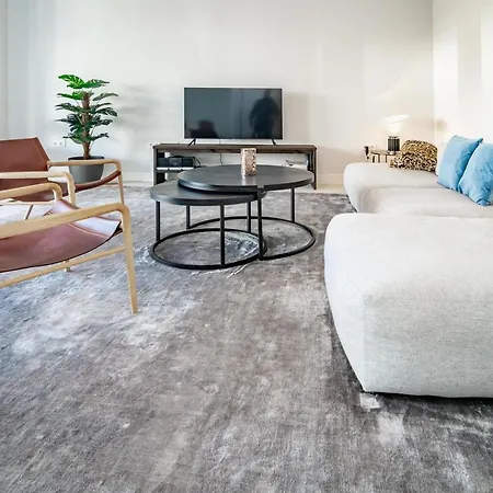 Te- Luxury Resort, Front Line Beach, Families Only