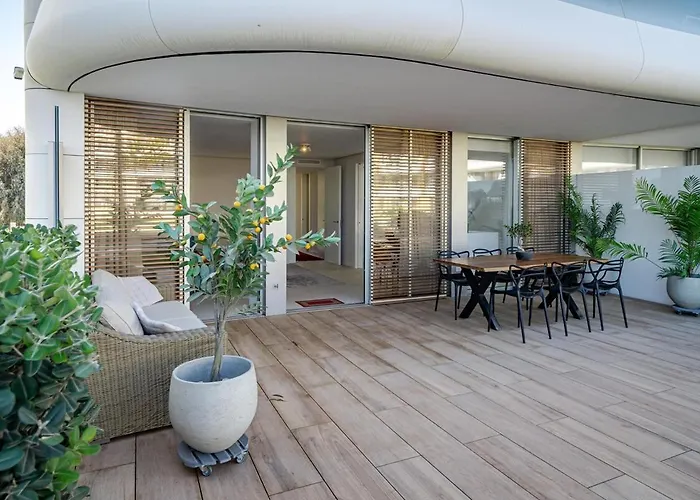 Te- Luxury Front Line Families Only * Estepona